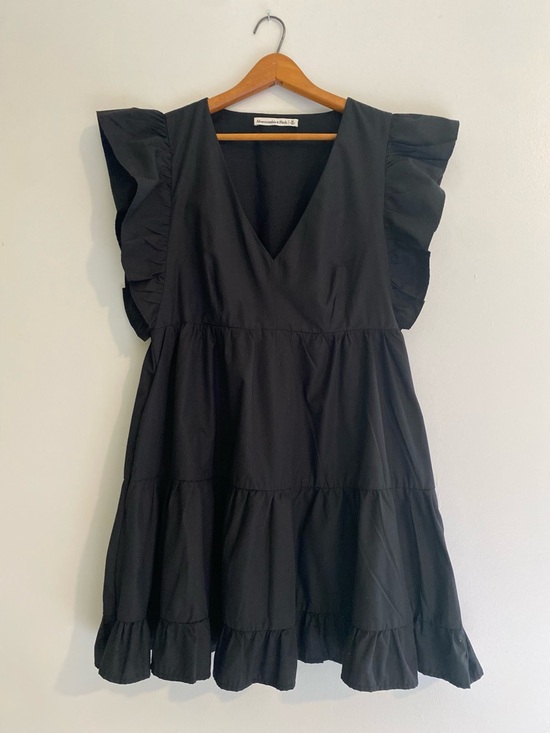 Abercrombie & Fitch Dresses & Skirts - Abercrombie Black Ruffle Sleeve Mini Dress